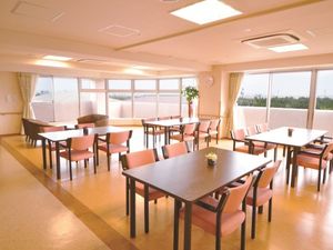 日差し溢れる快適食堂