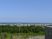 緑豊かな庭と海の景色