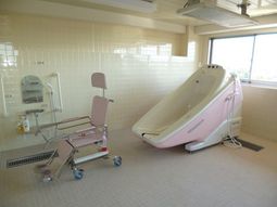 最新設備のバリアフリー浴室