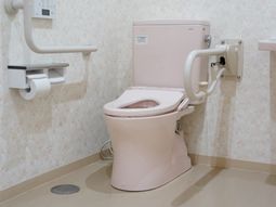 バリアフリーのトイレ設備
