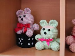 手編みのぬいぐるみ二体