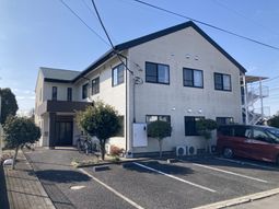 広々とした建物の外観