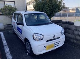 駐車場の送迎車