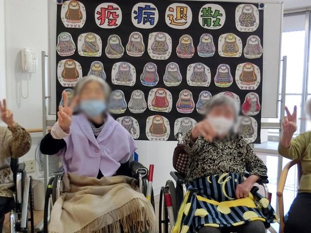施設の共有スペース ラウンジ 利用者の方々が穏やかにリラックスできるスペースです。交流のひとときが楽しめます。