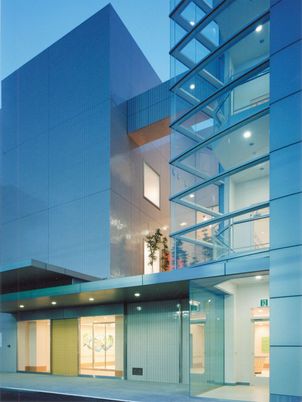 現代的な建物の外観
