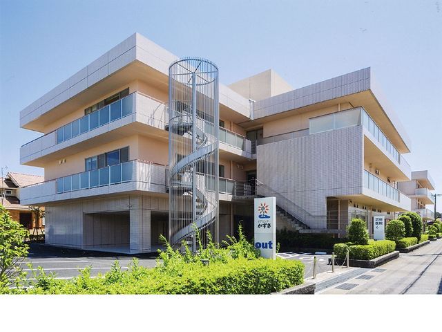 近代的な建物外観