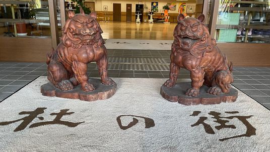 玄関のシーサー像