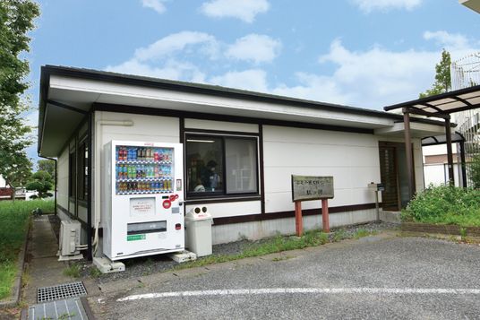 落ち着いた施設の外観