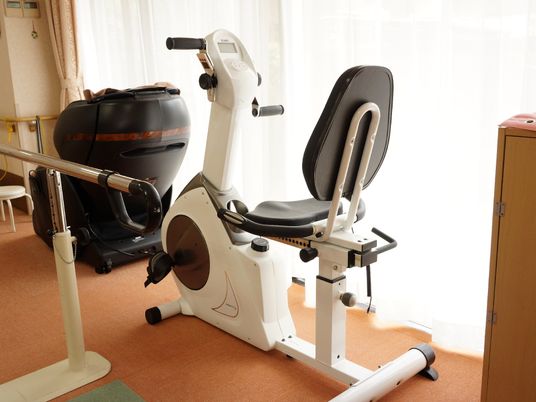 運動器具が並ぶ部屋