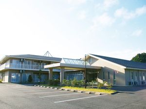 明るい外観の建物  