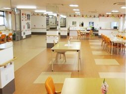 明るい食堂スペース