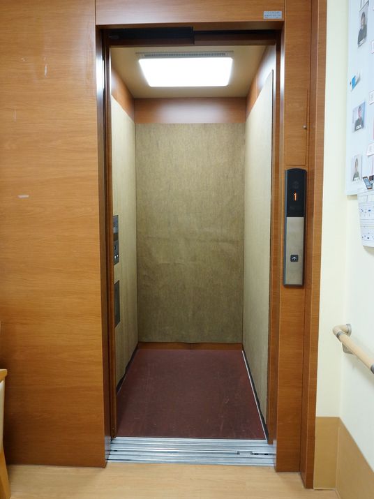 和室の広い窓側の空間