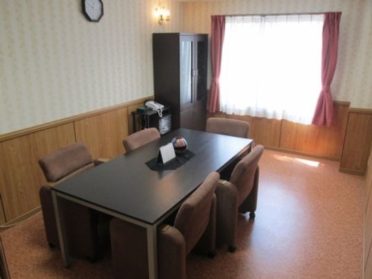 落ち着いた雰囲気の食堂