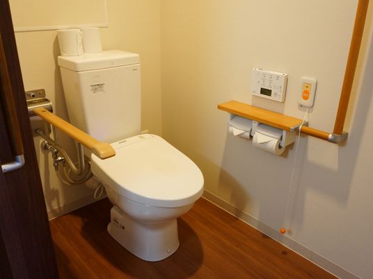 バリアフリー設計のトイレ
