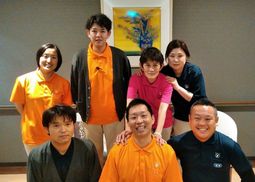 スタッフの集合写真