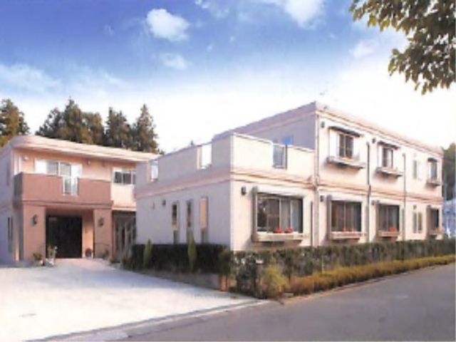 明るい外観の建物外観