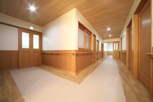 手すり付きの廊下