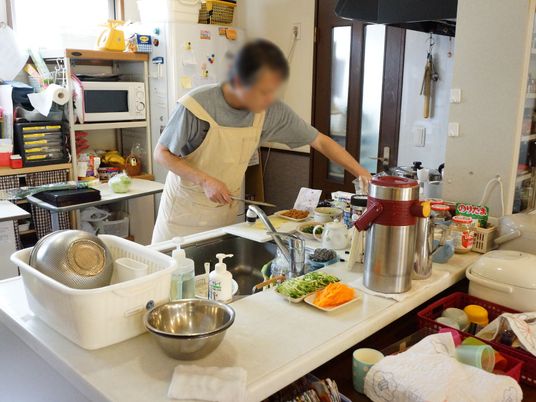 調理中のキッチン