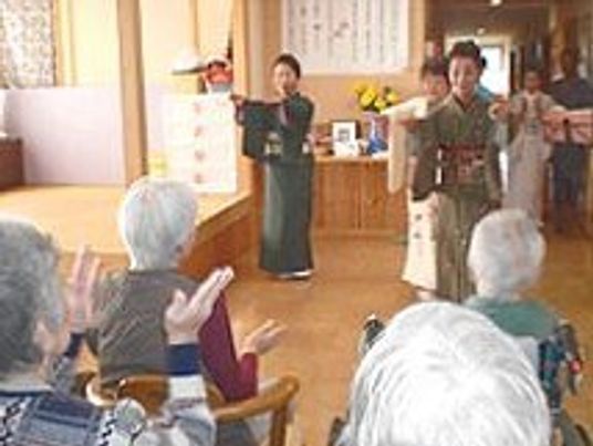 多目的室でのレクリエーション