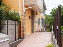 アプローチのある外観