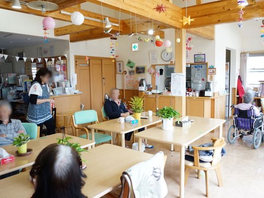明るい居心地の良いダイニング