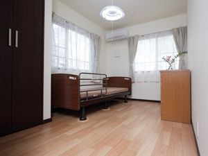 明るい居室の一角