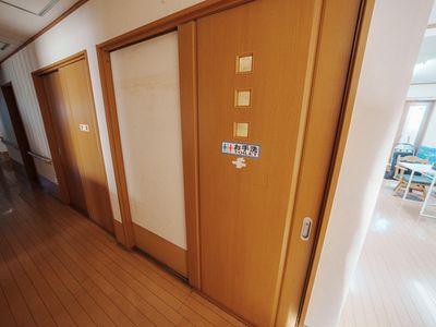 スライドドアの廊下