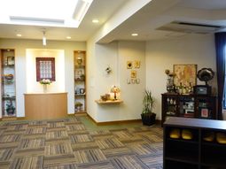 暖かい雰囲気のロビー