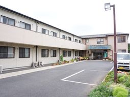 施設の外観エントランス