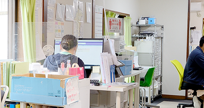 スタッフの事務スペース