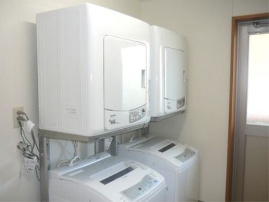 洗濯機と乾燥機の設備
