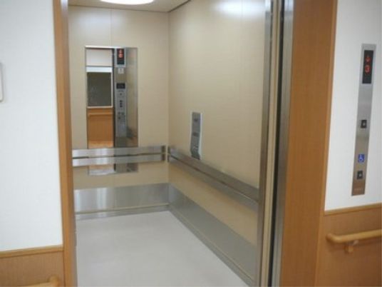 バリアフリーのエレベーター