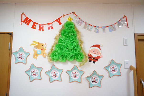 クリスマス装飾の廊下