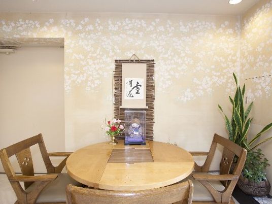 和風な共有ダイニングテーブル