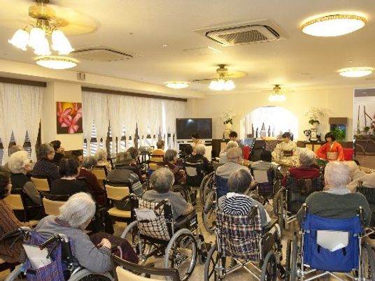 明るい共有スペースの風景