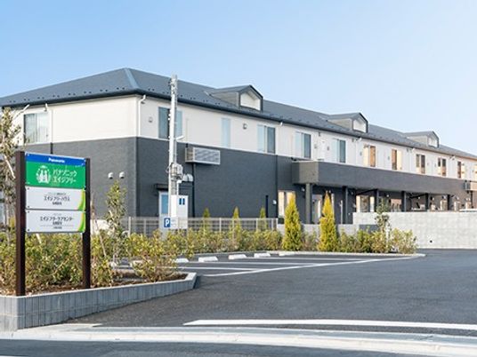 施設の外観と看板  