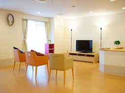 明るい居室の様子