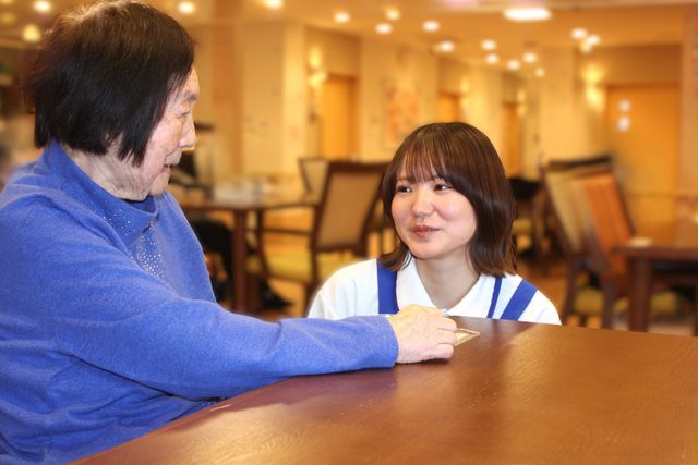 和やかな会話の場、ラウンジ