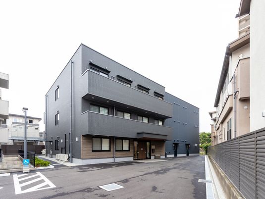 現代的な建物の外観