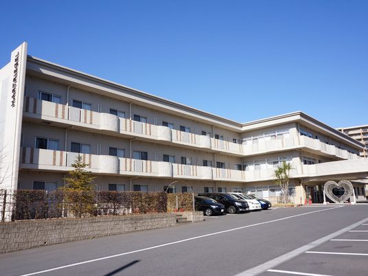 明るく広々とした外観