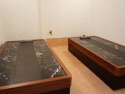シンプルな和室のベッド