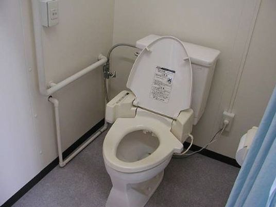 手すり付きトイレ
