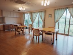自然光が差し込むリビング