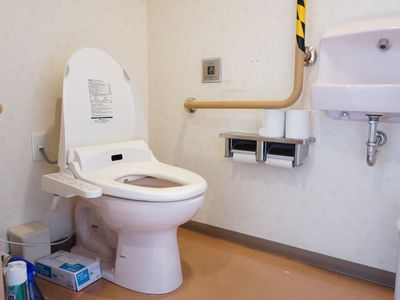 手すり付きトイレの一角