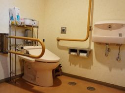 バリアフリー対応のトイレ