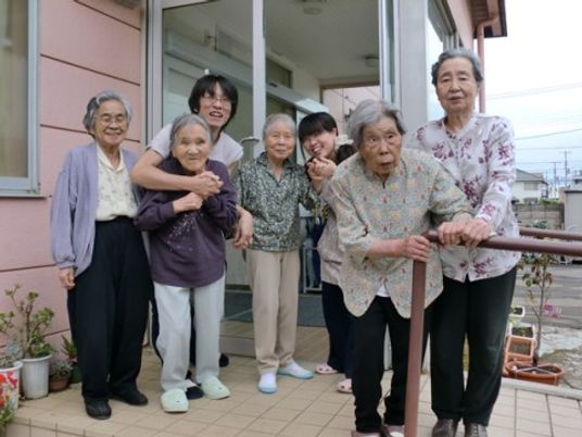 笑顔の集合エントランス前