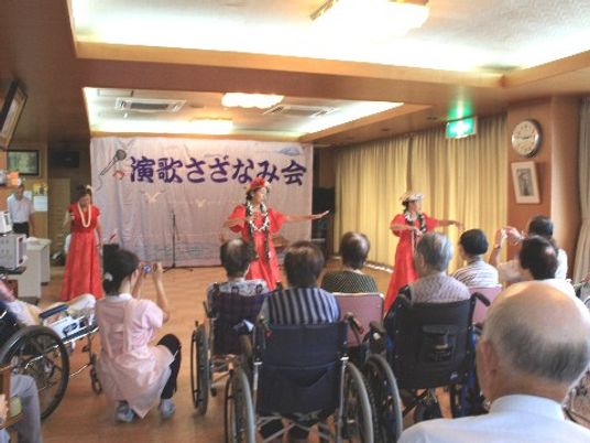 敬老園ロイヤルヴィラ大網白里のイベント。定期的に地域の方々やボランティア団体をお招きしての交流イベントを催しております。