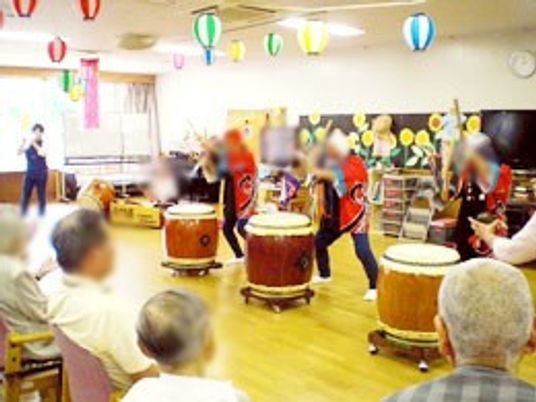 和太鼓の演奏がある居室