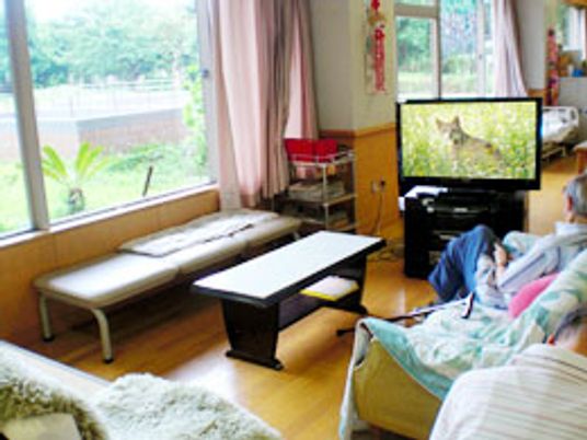 居室の明るい光景