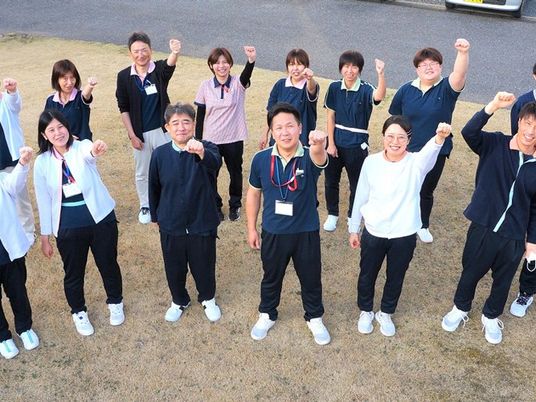 笑顔のスタッフ集合  